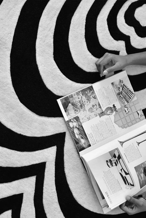 B & W ILLUSION RIPPLE RUG