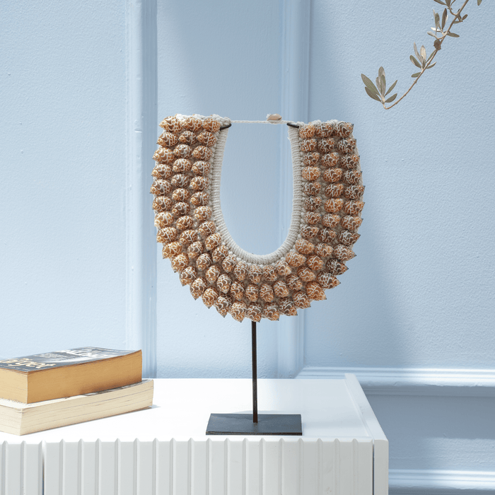 SHELL NECKLACE ON STAND