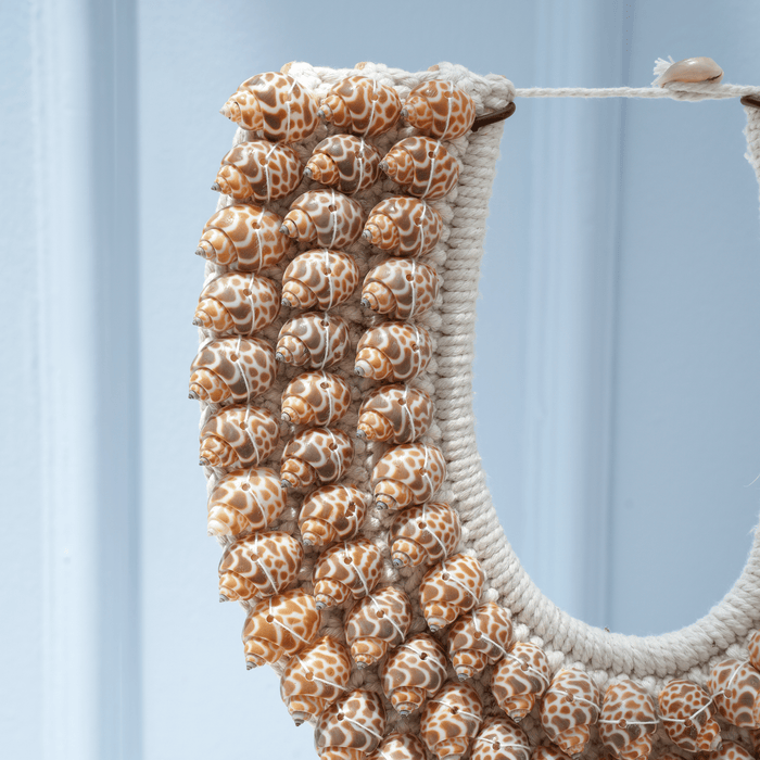 SHELL NECKLACE ON STAND