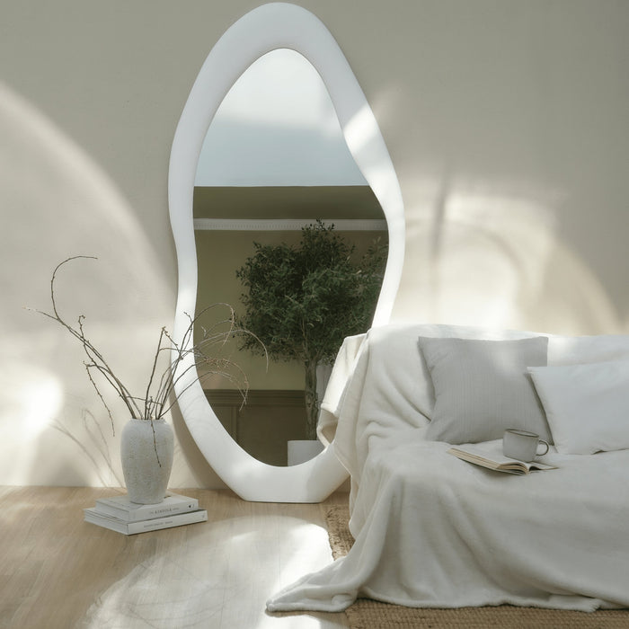 ANNABELLE WAVY MIRROR