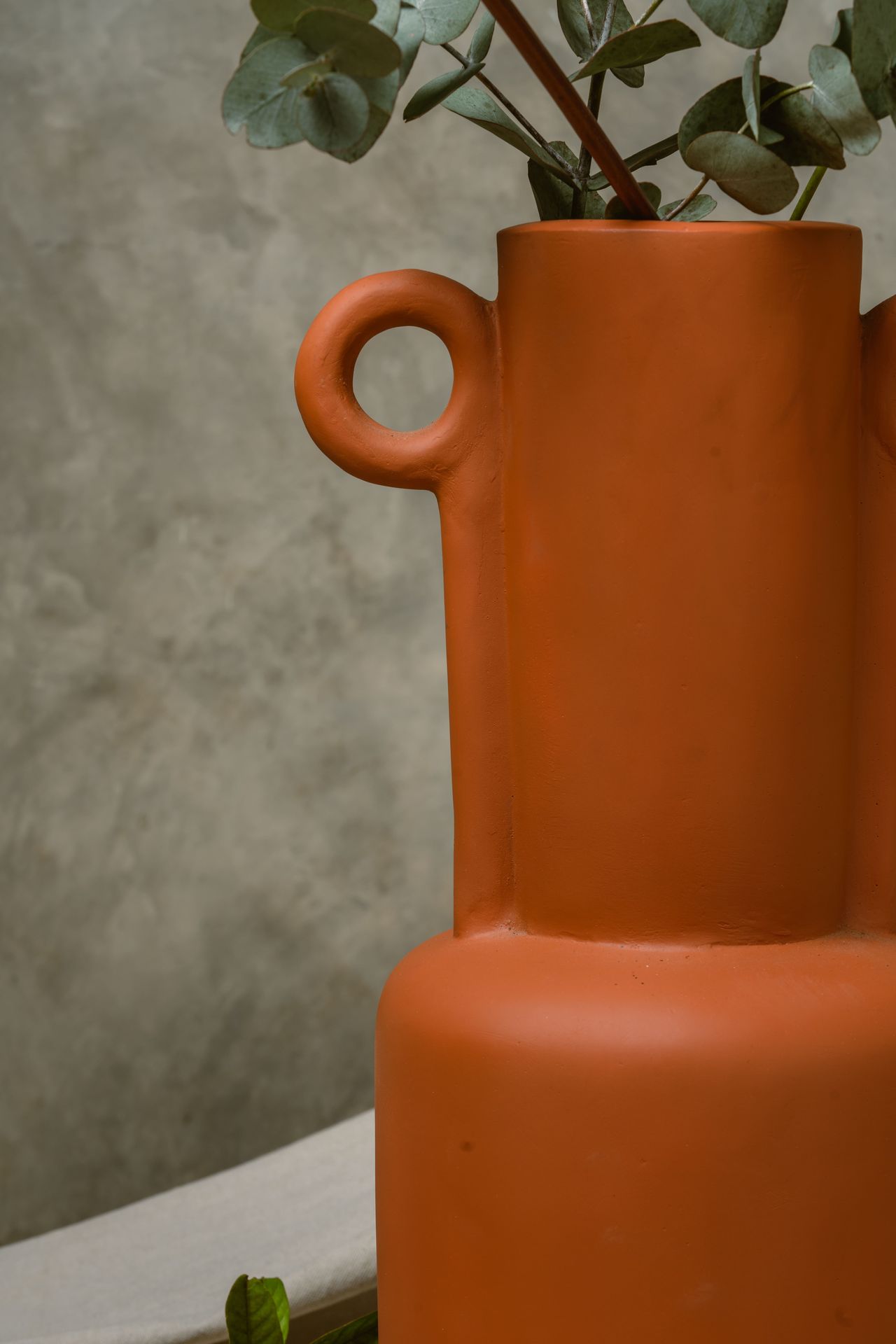 مزهرية أمفورا إسمنتية