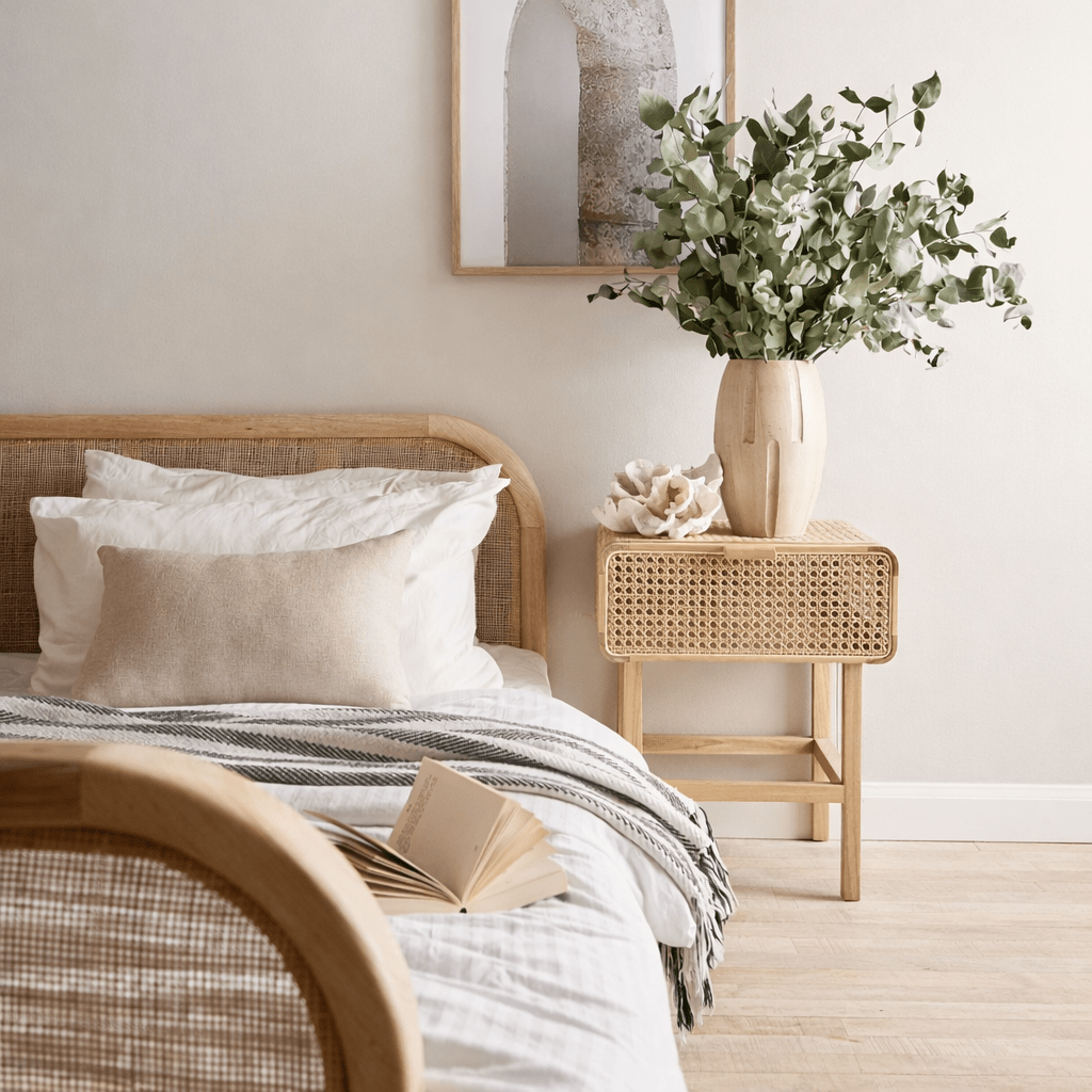 LEAN BEDSIDE TABLE/NIGHTSTAND NATURAL