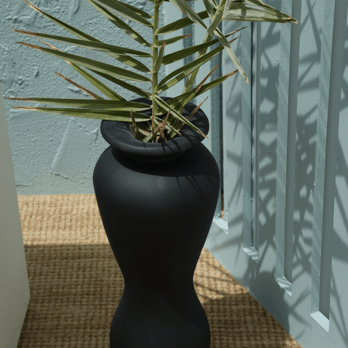 HYDRIA CEMENT VASE