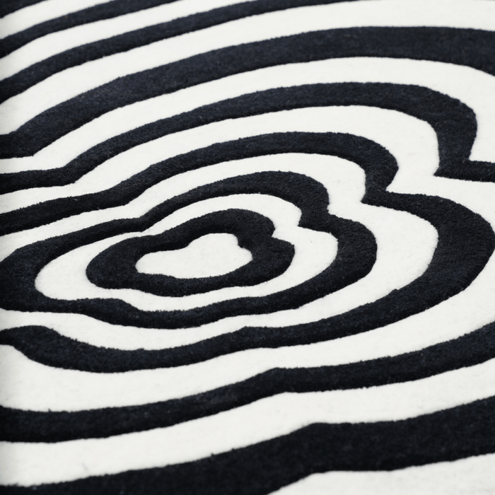 B & W ILLUSION RIPPLE RUG