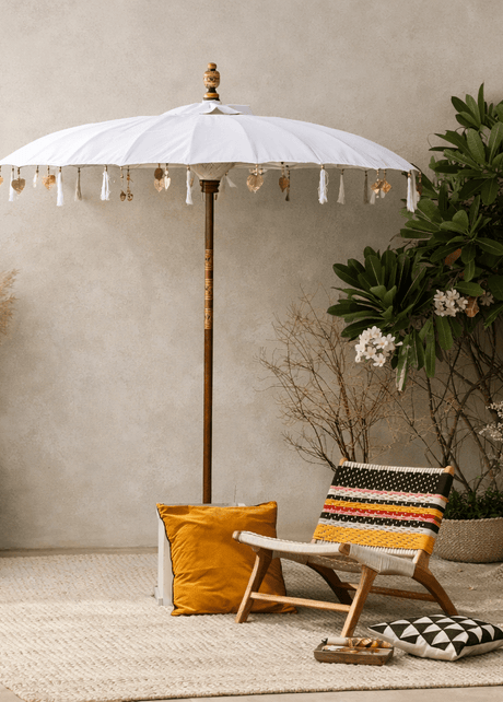 Bali parasol with Albasia wood pole and polyester canopy