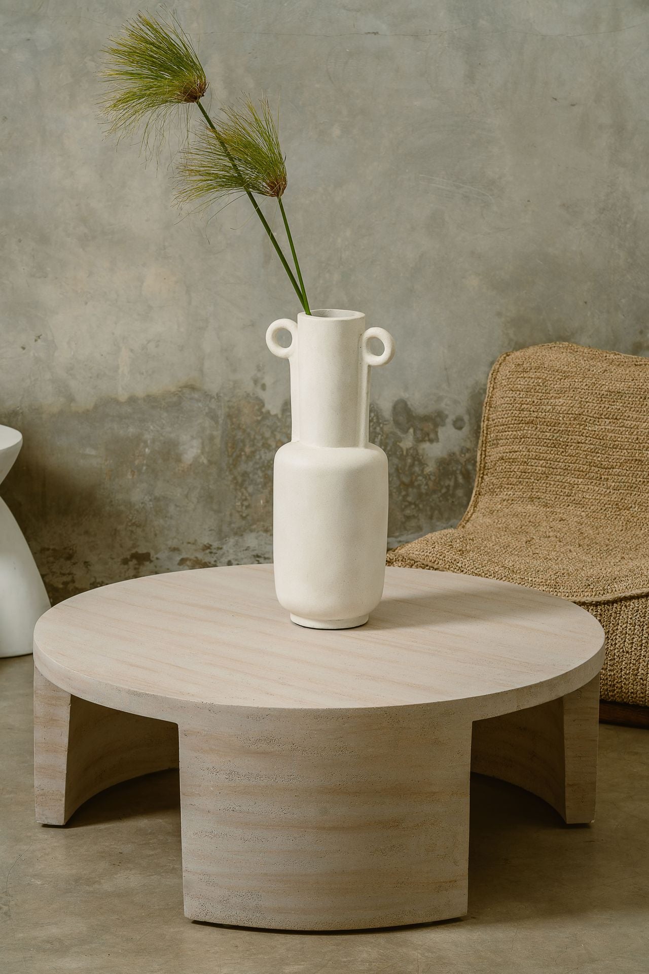 مزهرية أمفورا إسمنتية