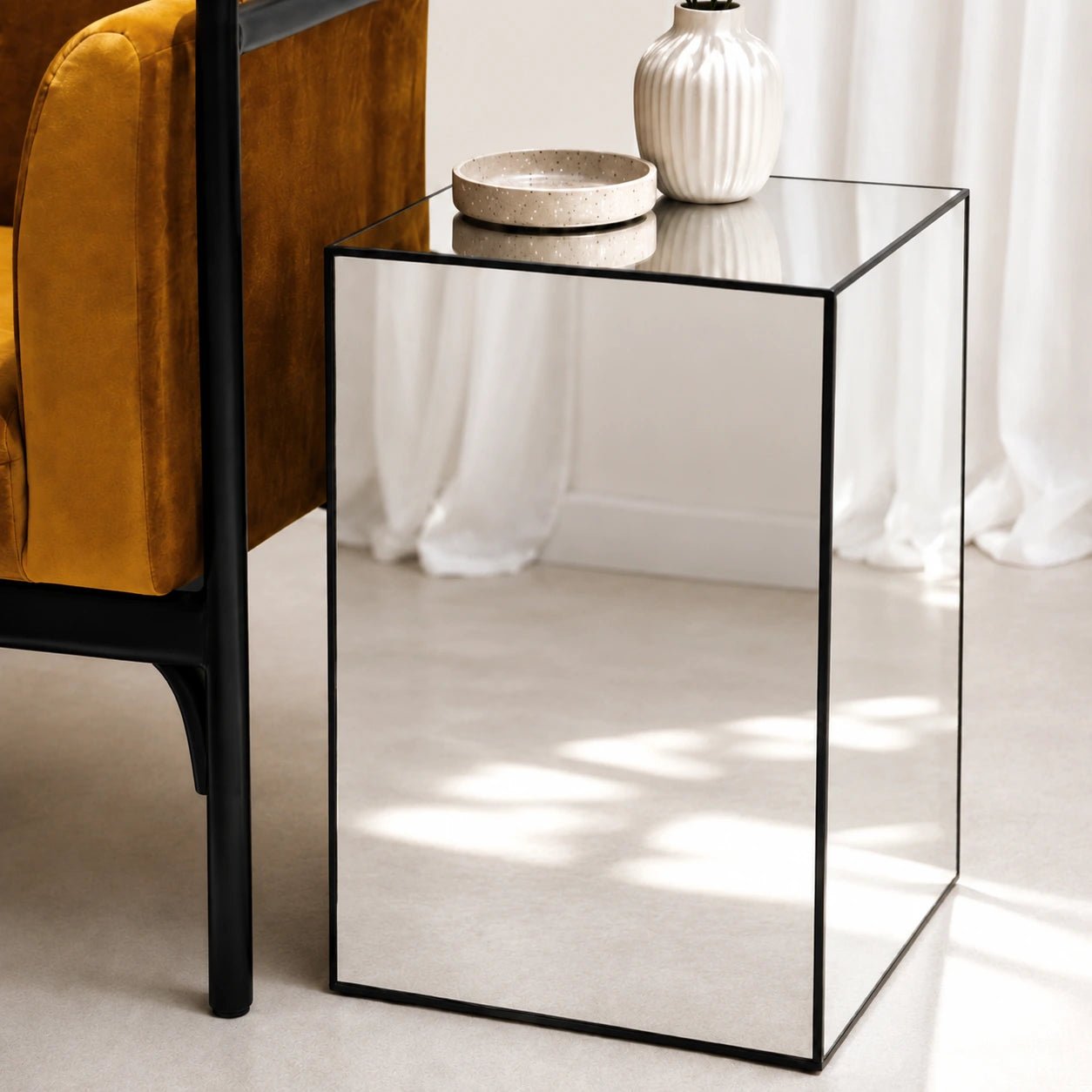 BLANCA SIDE TABLE