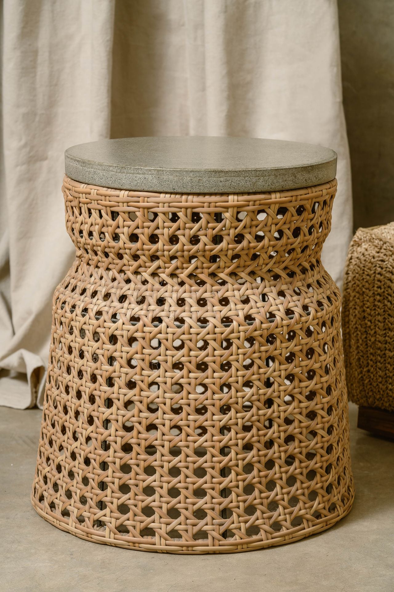 Altos side table in cement and rattan, view 3