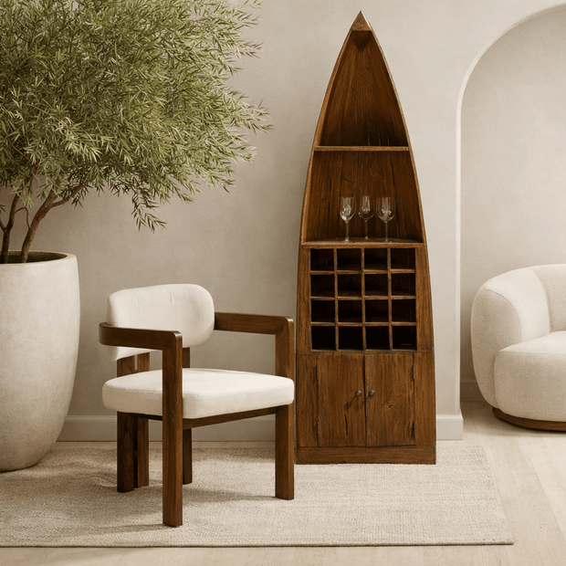 قارب مونستر مع حامل زجاجة