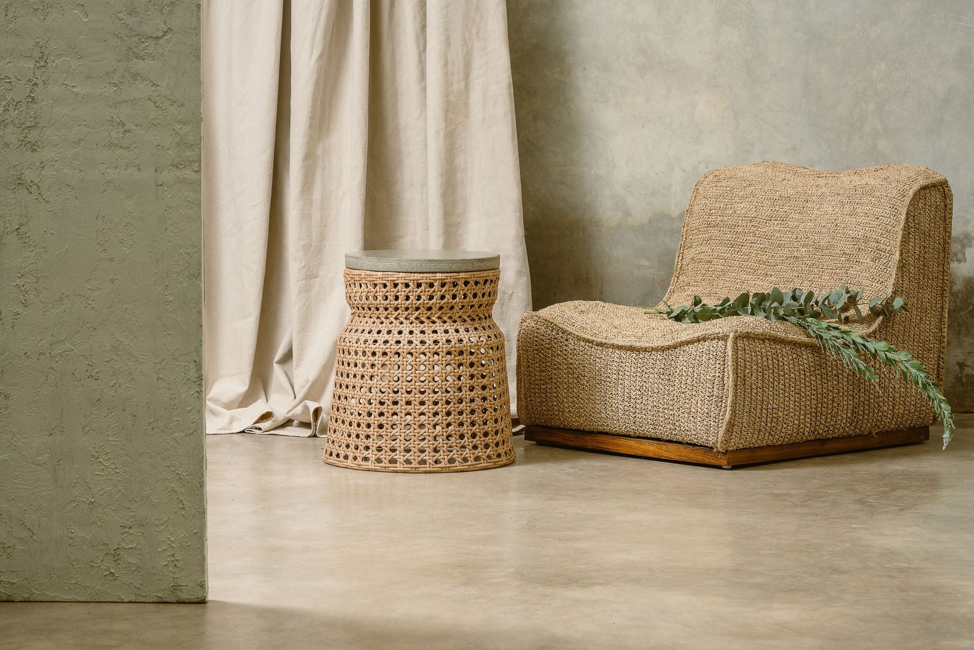 Altos side table in cement and rattan, view 2
