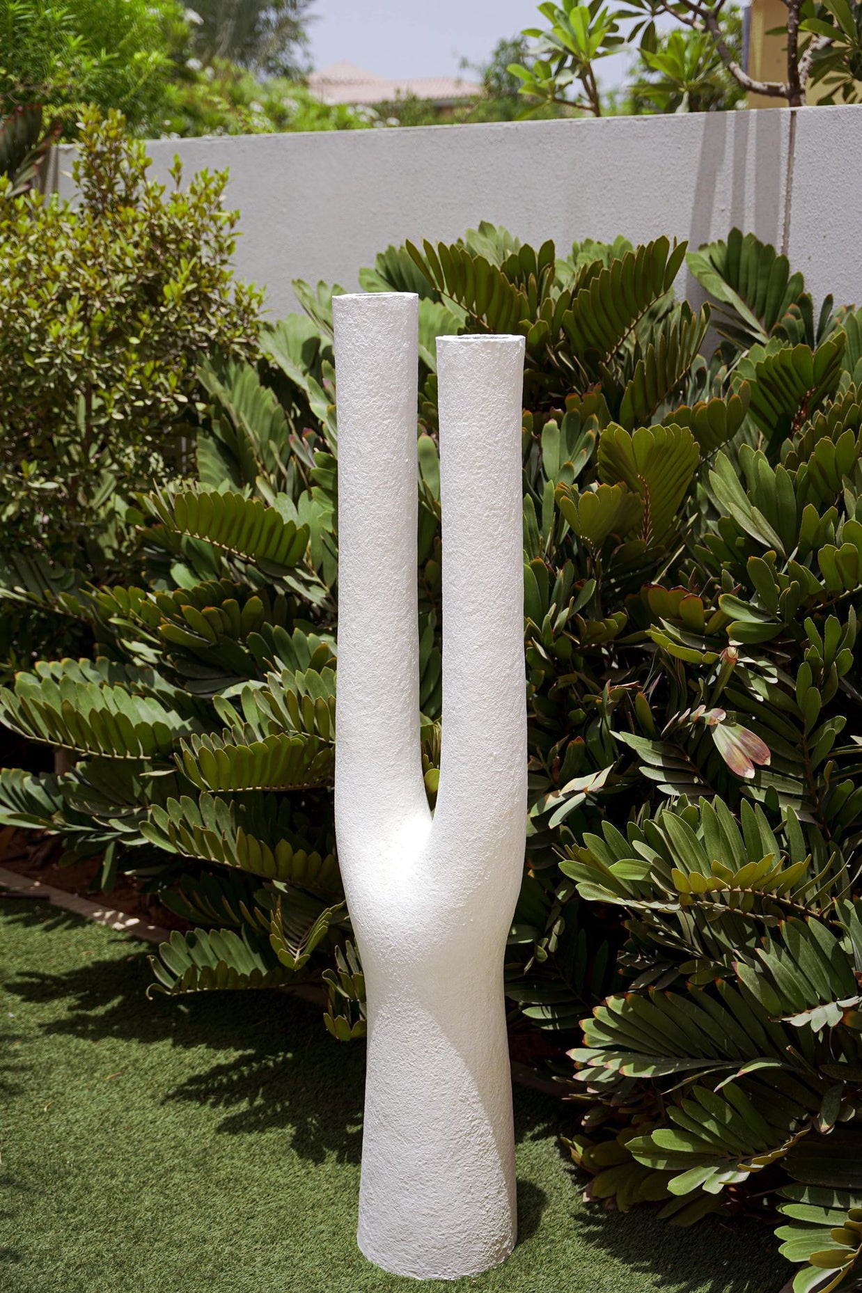 مزهرية أرضية شيفرون عاجية