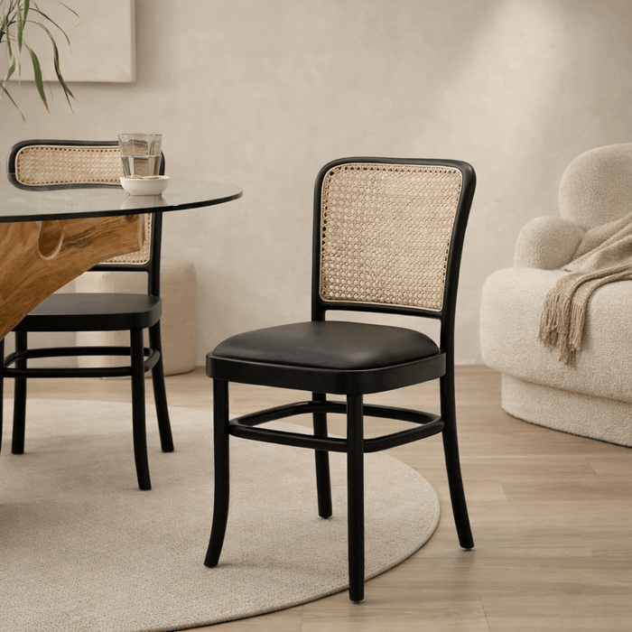 كرسي طعام ألفريد أسود اللون مع وسادة