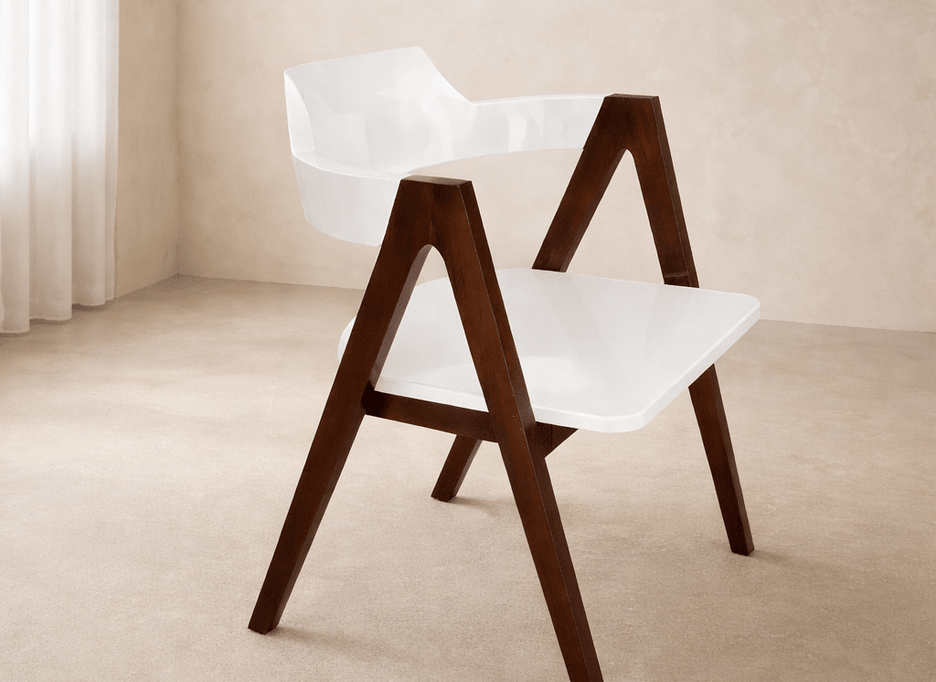 Freddy dining chair in white with inverted V teak legs