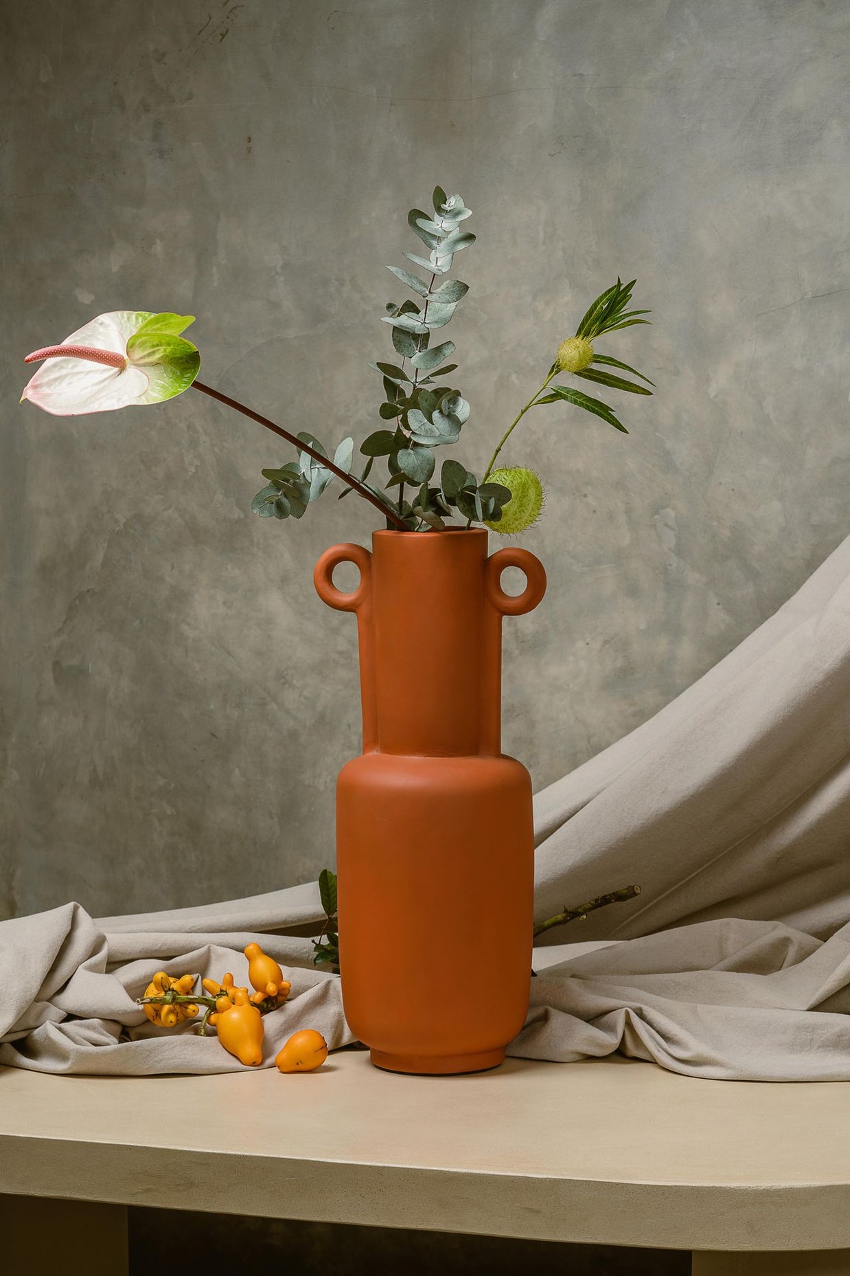 مزهرية أمفورا إسمنتية