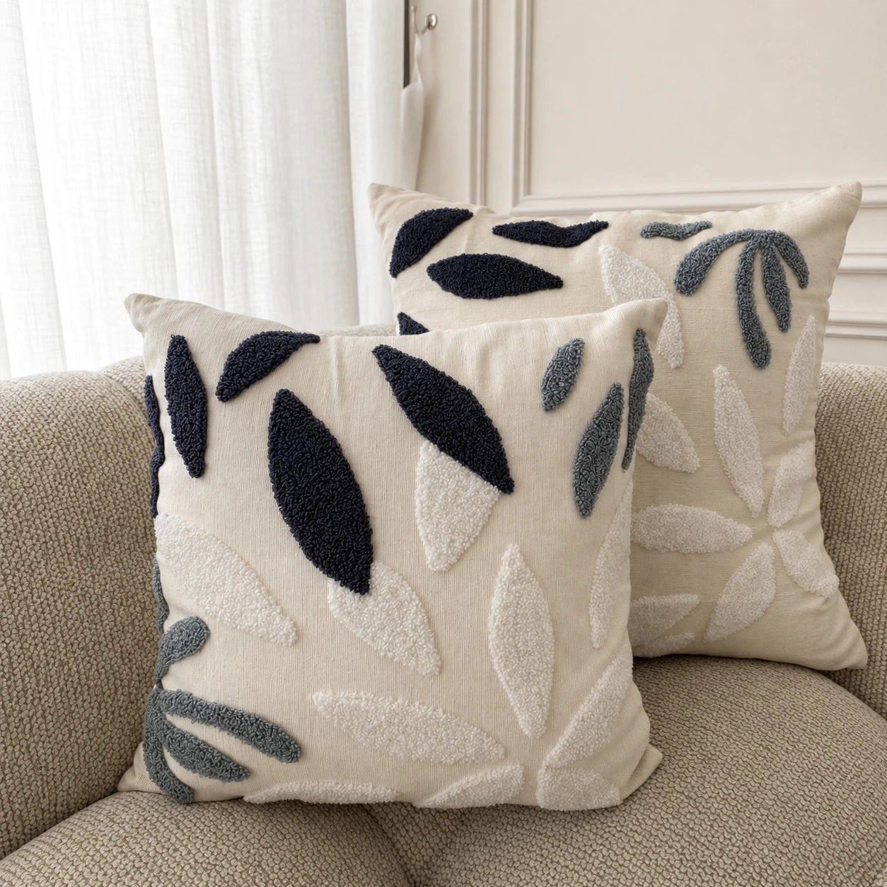 Black and white leaf cotton cushion, view 4