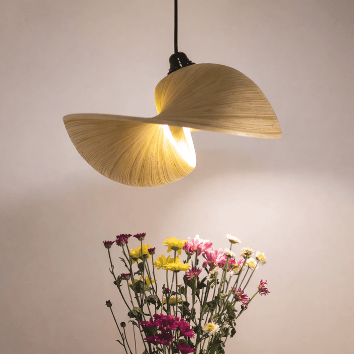 مصباح معلق من الخيزران