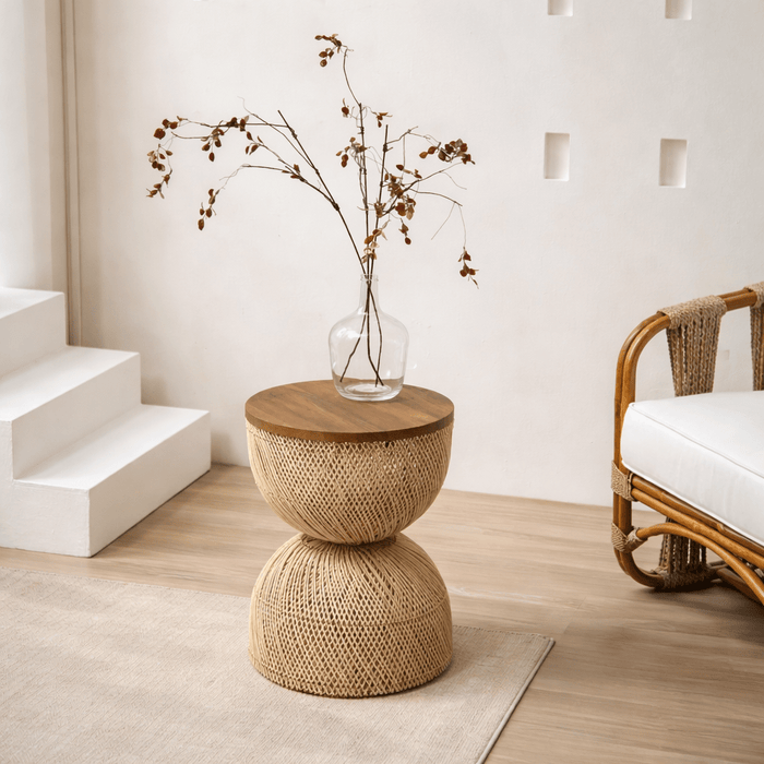 طاولة جانبية من إينايا