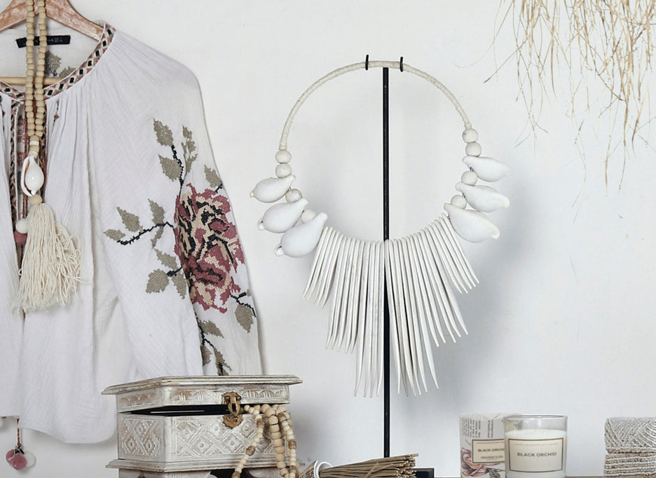 Delahoya necklace stand in Sengon wood with shell accents, white