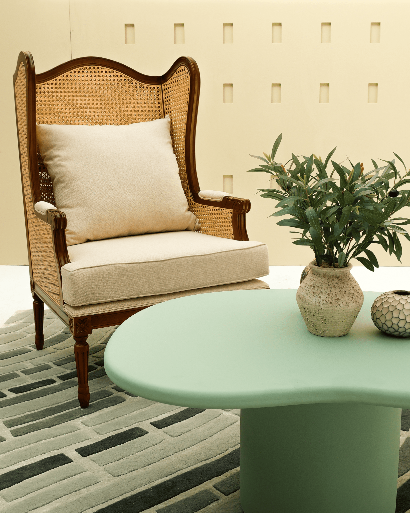 Contemporary wavy coffee table for UAE homes
