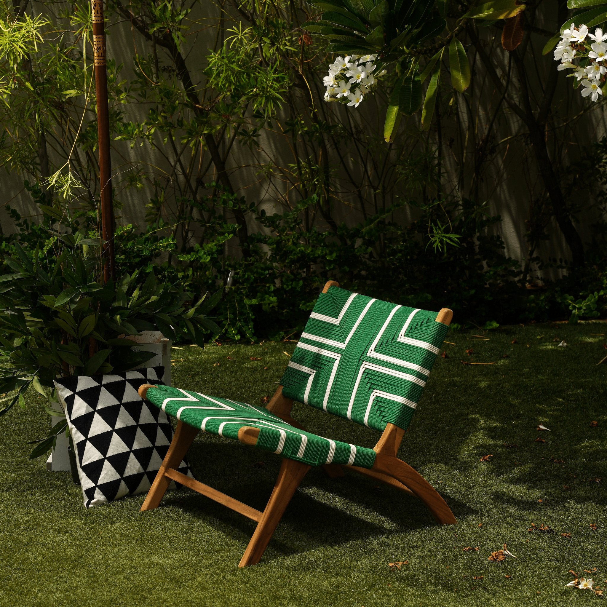 كرسي استرخاء كاتانيا متعدد الألوان أخضر وأبيض