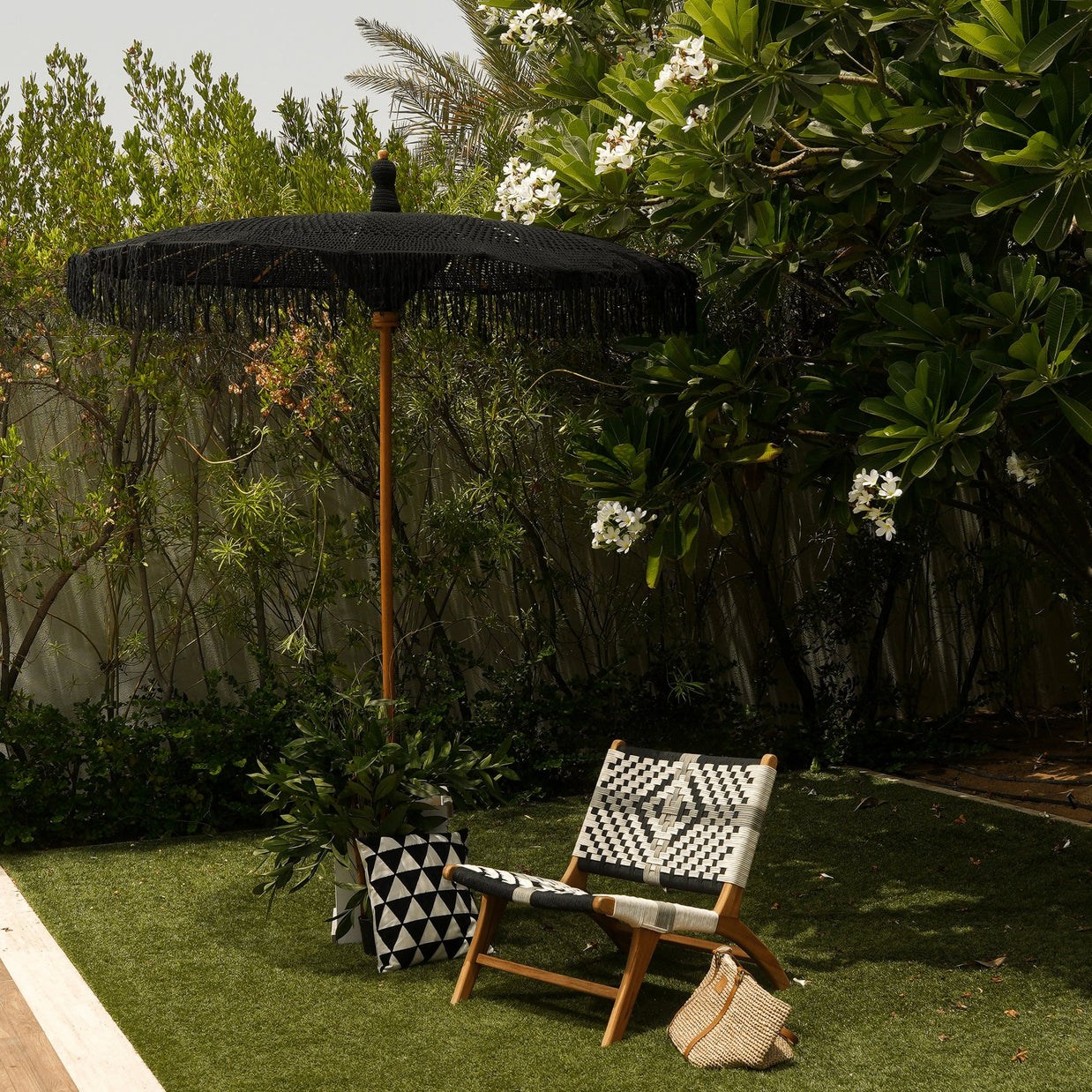 CATANIA MULTI COLOR LOUNGE CHAIR BLACK AND WHITE