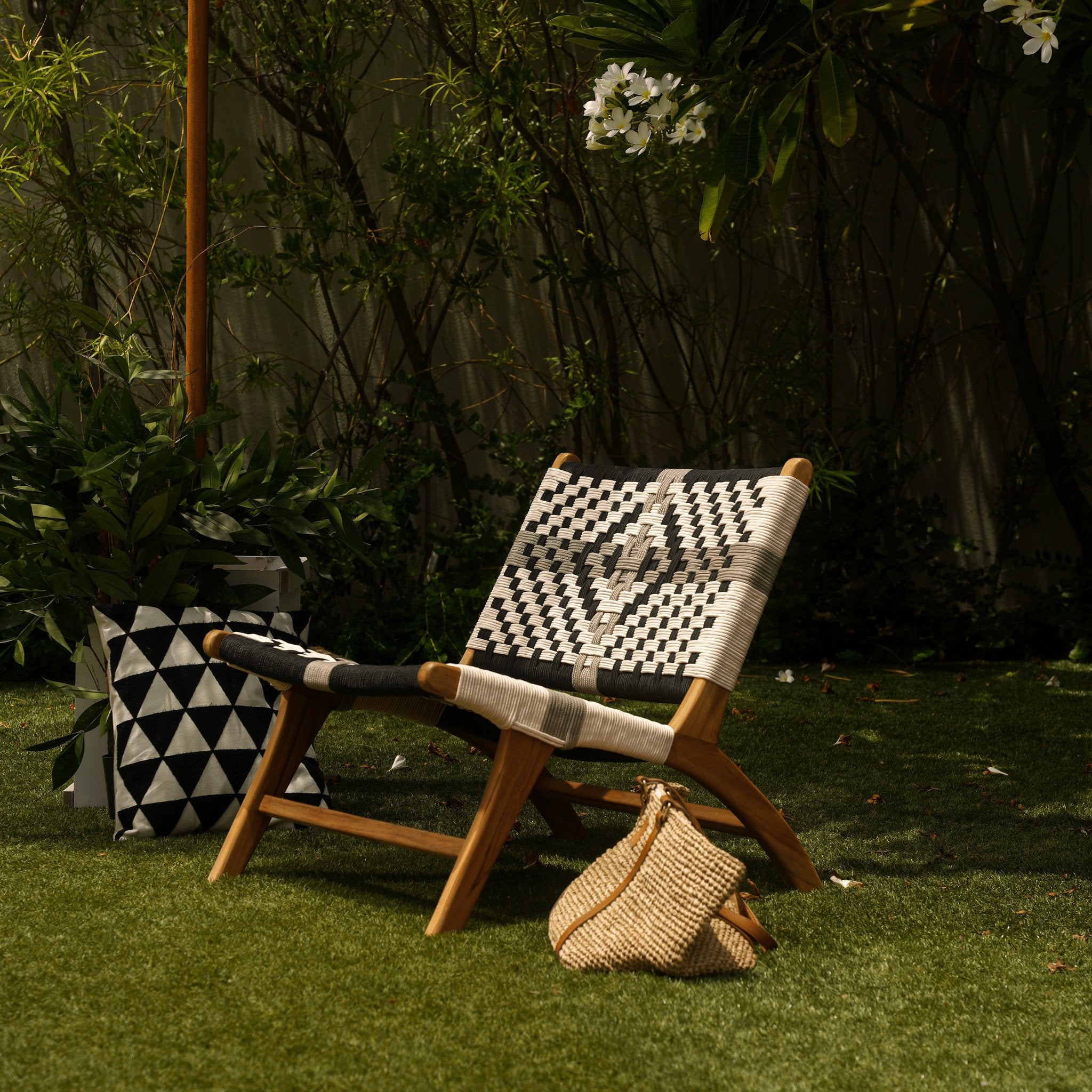 CATANIA MULTI COLOR LOUNGE CHAIR BLACK AND WHITE