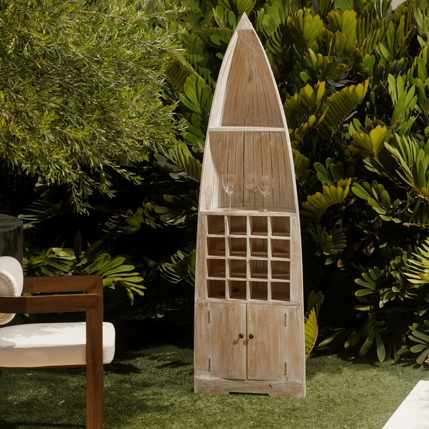 قارب مونستر مع حامل زجاجة