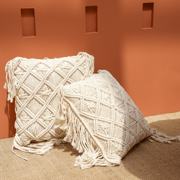 وسادة مكرمية