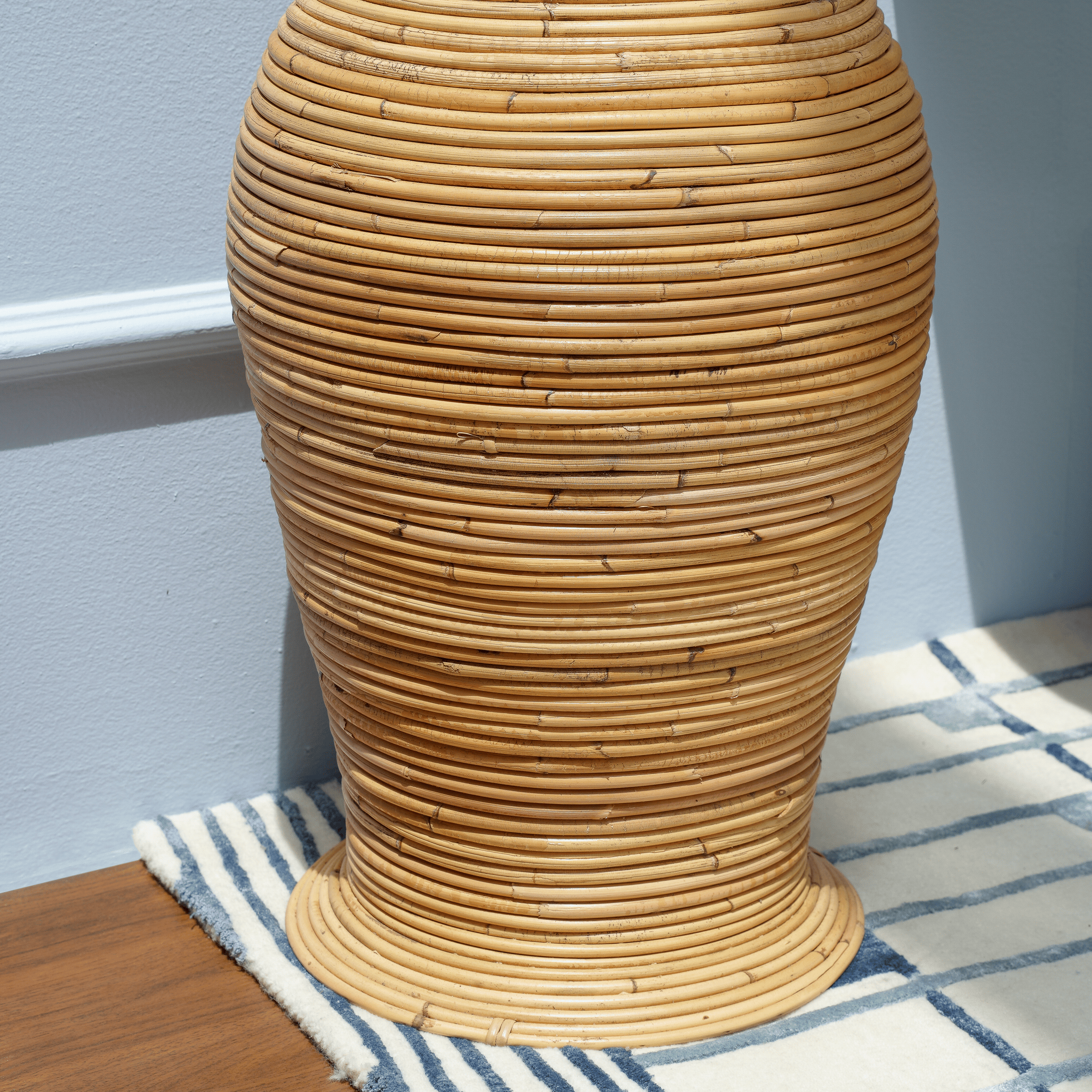 مزهرية من الخيزران بالدينار