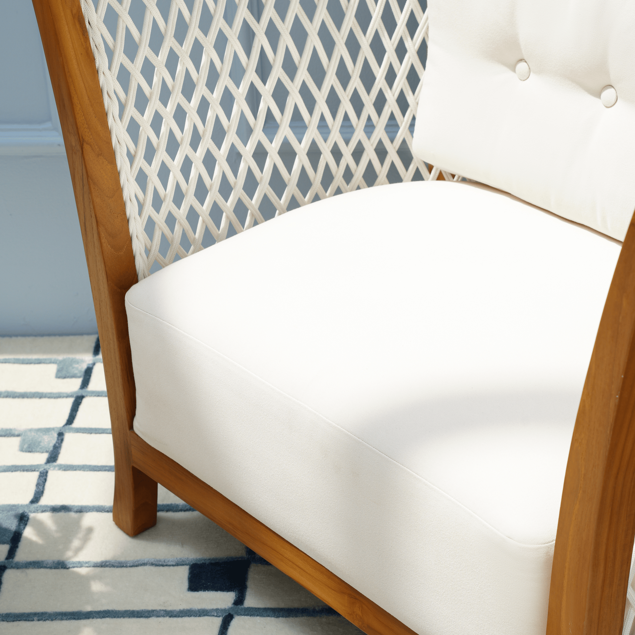 أريكة دوروثي وكرسي بذراعين