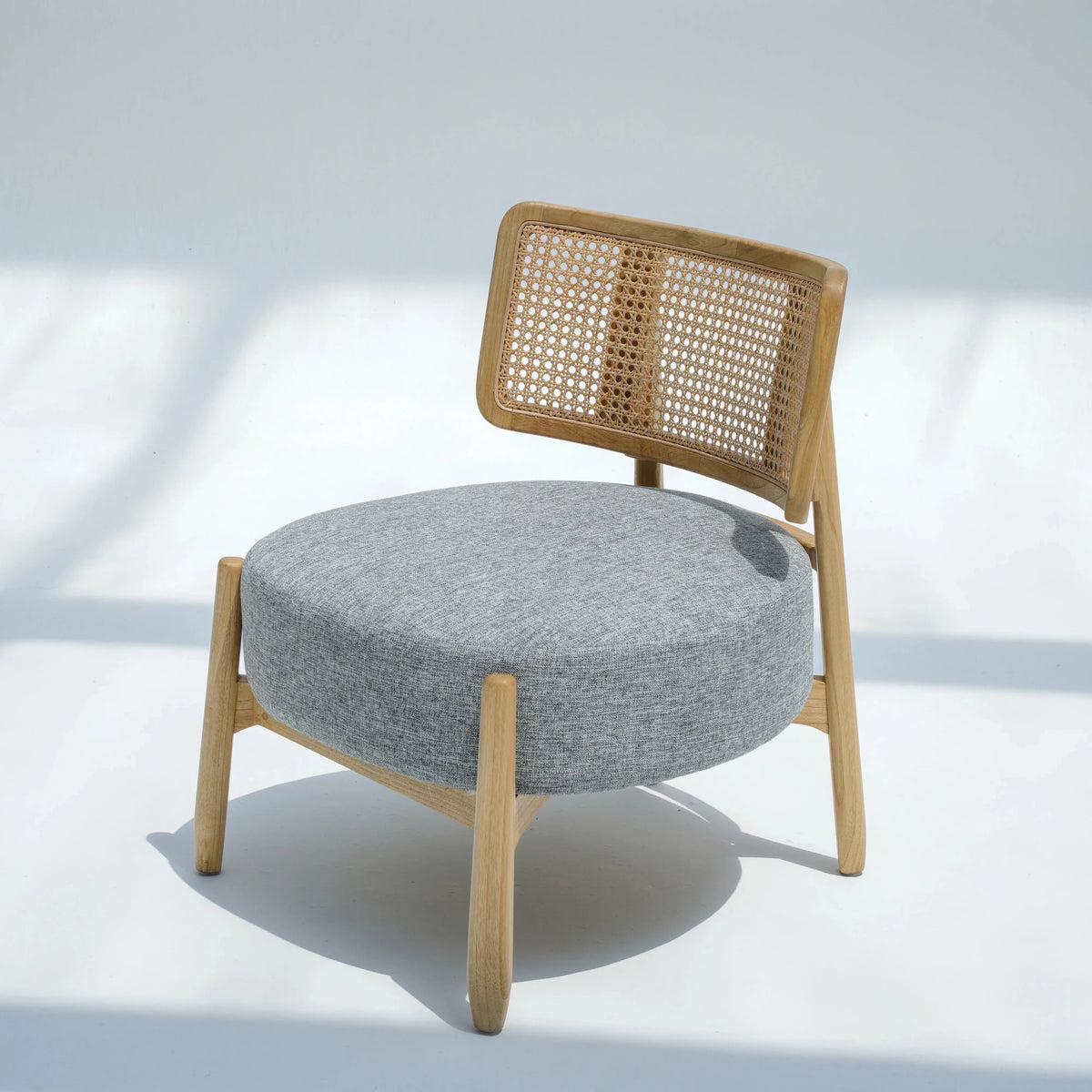 BRADLEY LOUNGE CHAIR