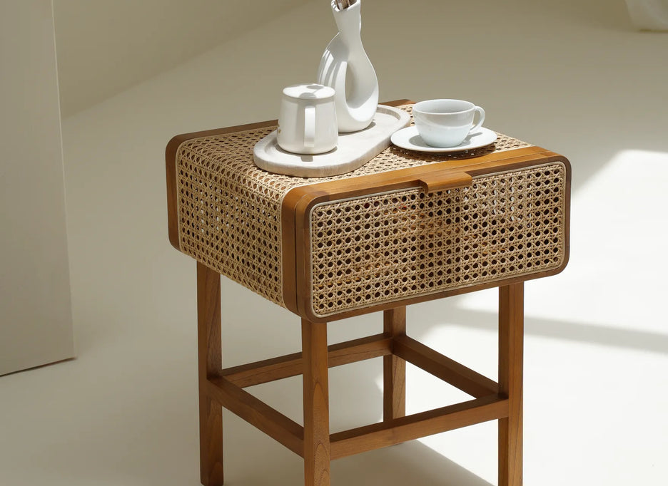 Lean bedside table in dark brown with rattan front