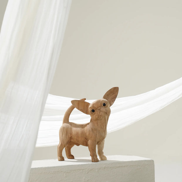 كلب تشيهواهوا خشبي