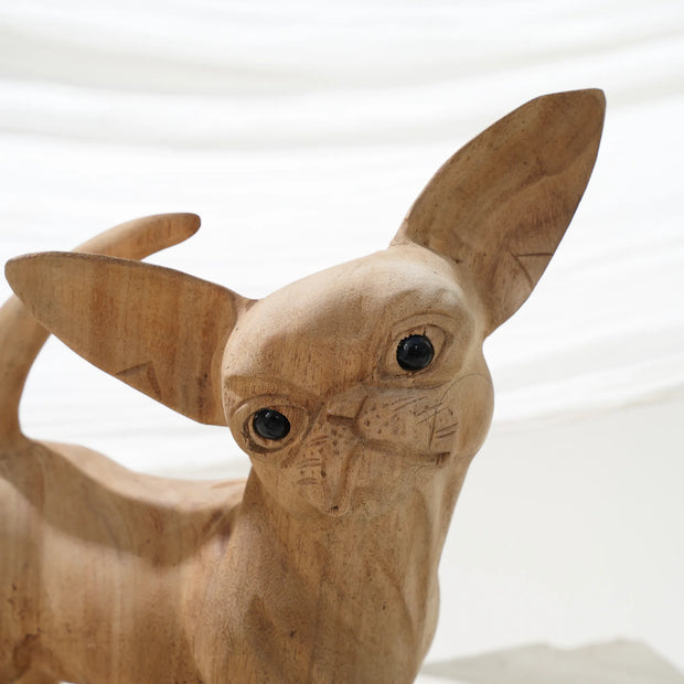 كلب تشيهواهوا خشبي