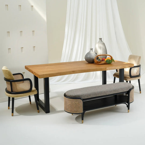 طاولة طعام ريفية