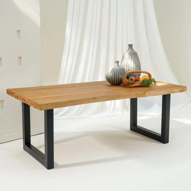 طاولة طعام ريفية