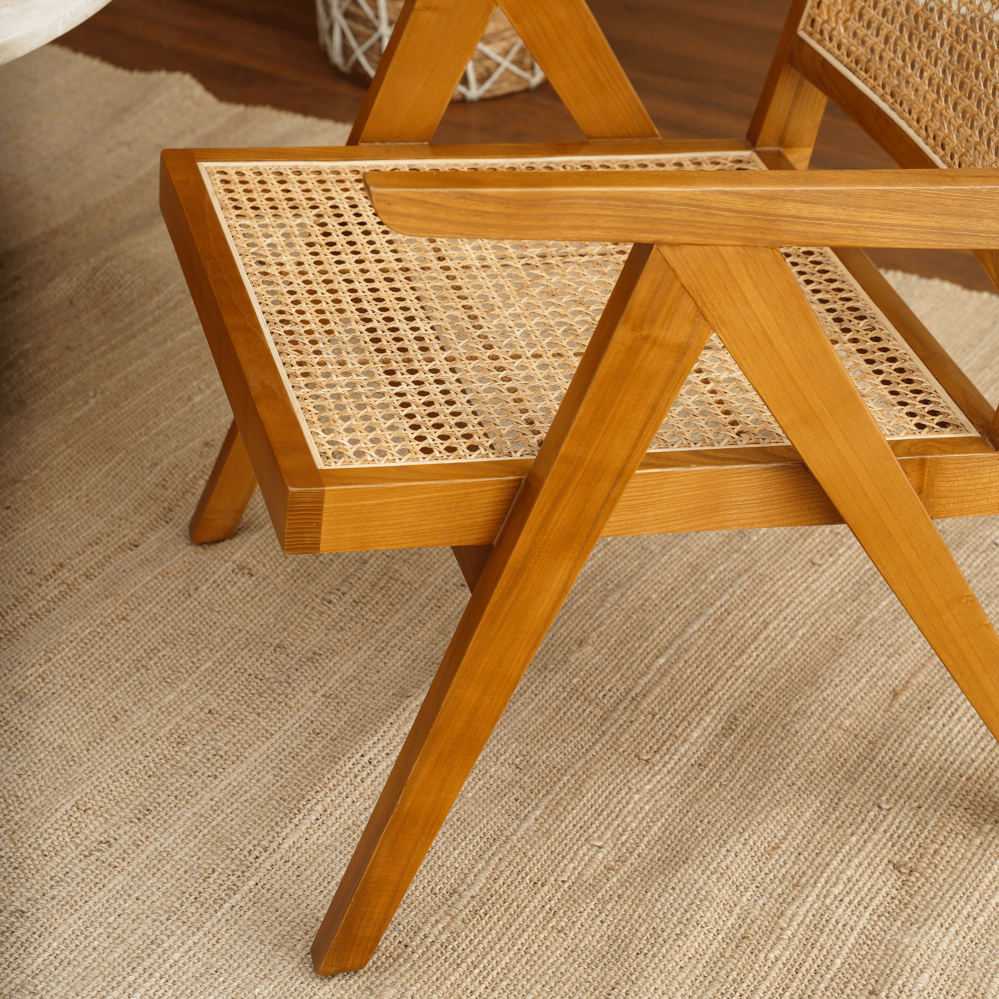 KAJHERI ARMCHAIR