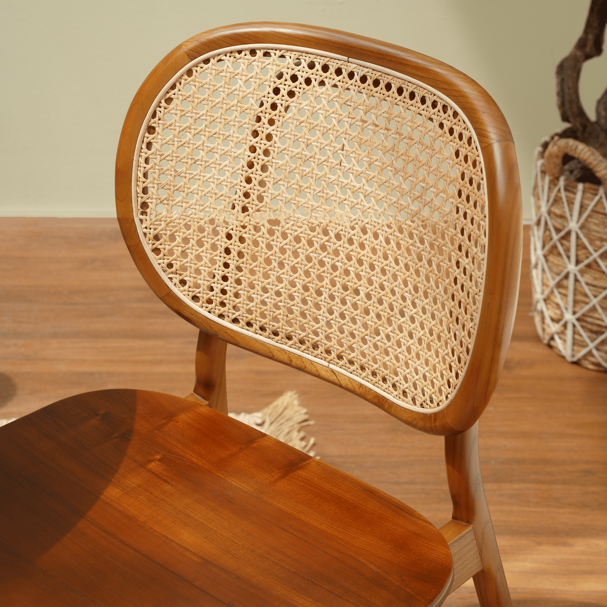 ARYA DINING CHAIR