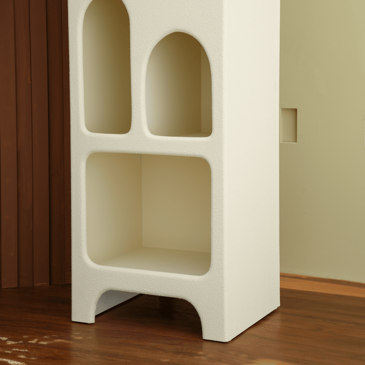 ISABELLE BOOKSHELF
