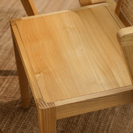 Space-saving dining set for kitchen UAE