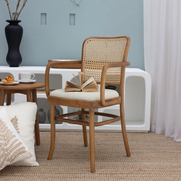 كرسي طعام ألفريد مع مسند للذراعين