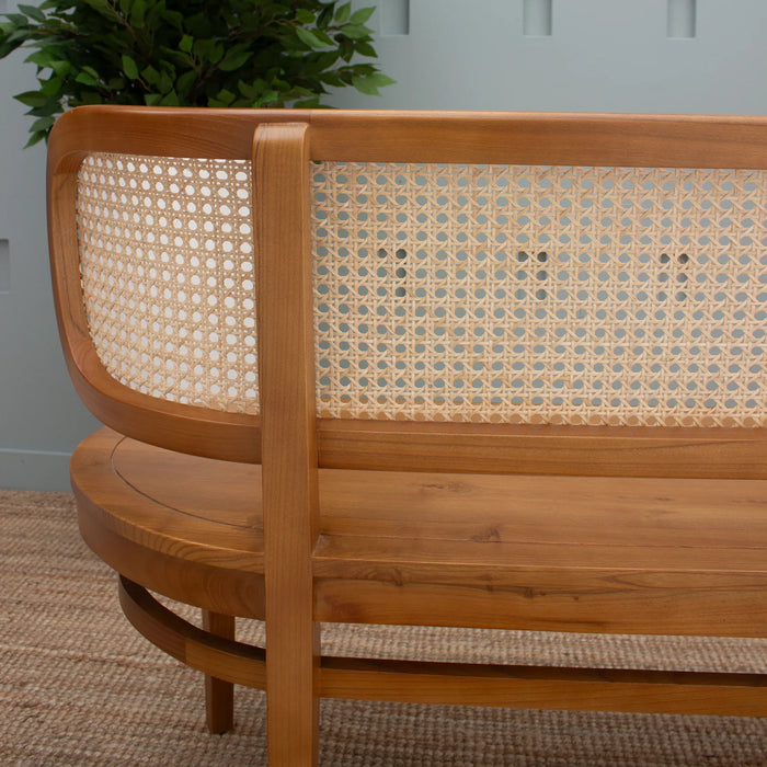 مقعد ماجدا المصنوع من الخيزران