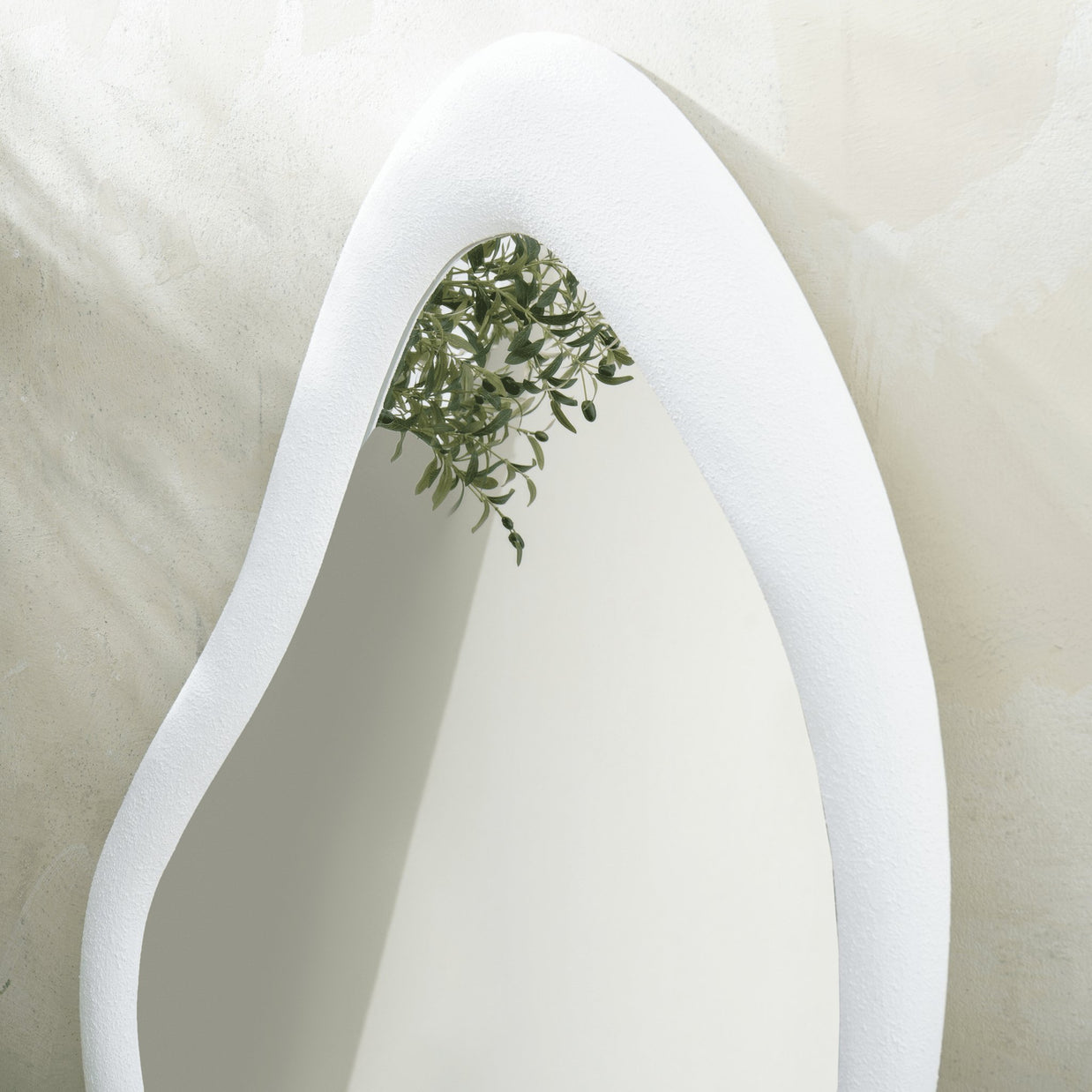 ANNABELLE WAVY WALL MIRROR