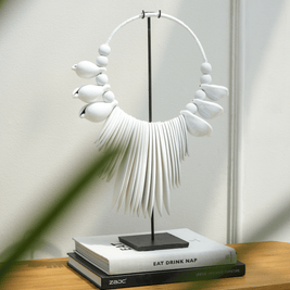 DELAHOYA NECKLACE WITH STAND- WHITE