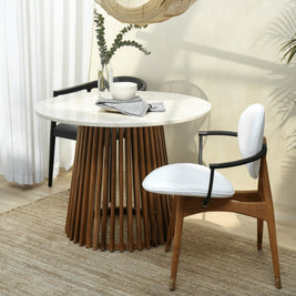 Kentana dining table marble surface detail