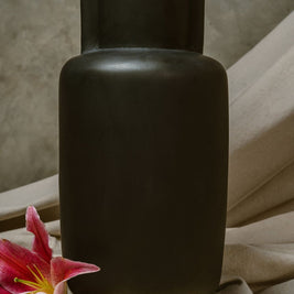 مزهرية أمفورا إسمنتية