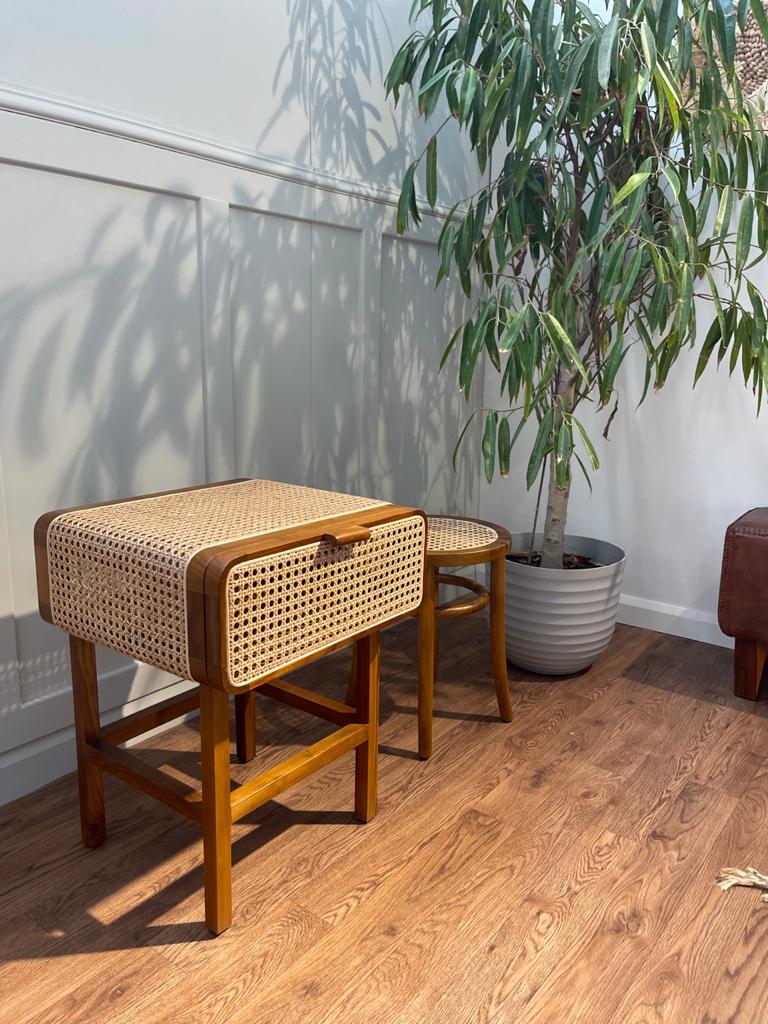 LEAN BEDSIDE TABLE/NIGHTSTAND DARK BROWN