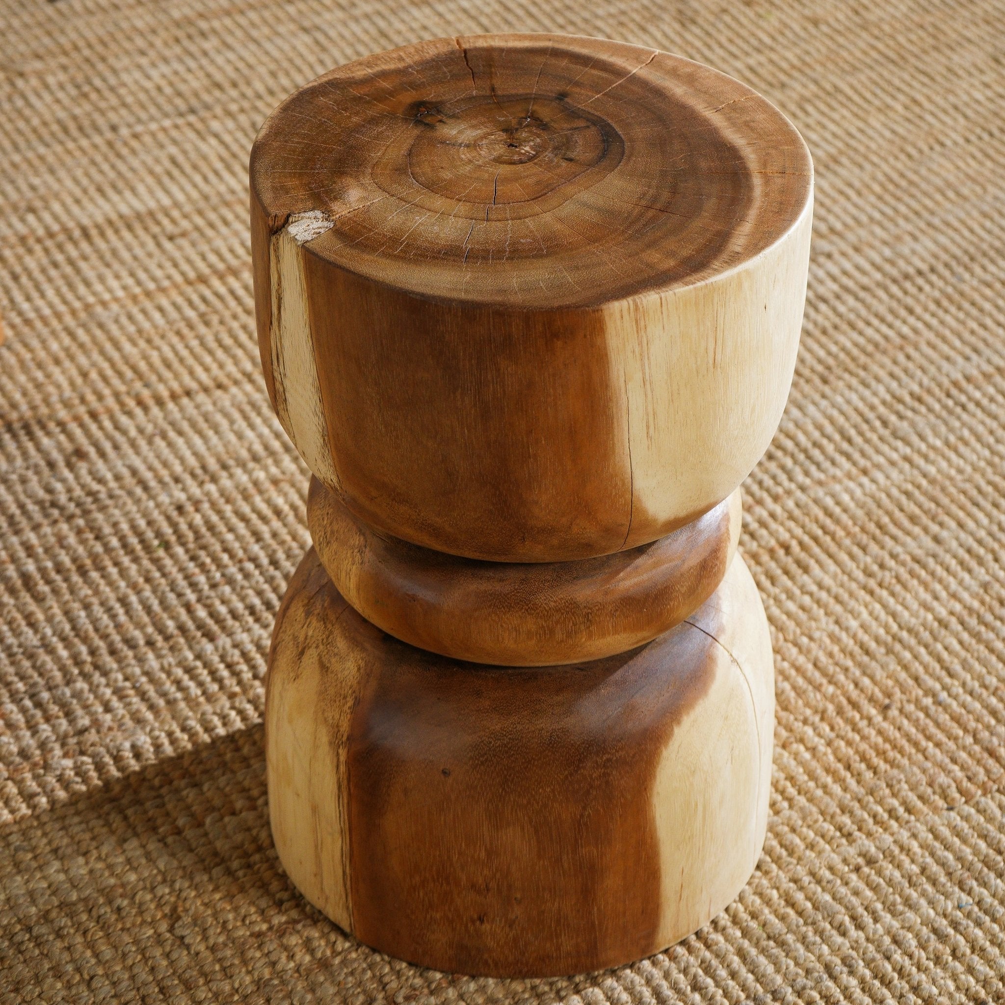 طاولة جانبية خشبية من سامارا